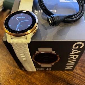 Garmin Smartwatch with White Band and Gold Bezel